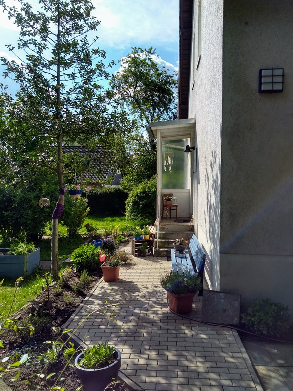 Blick in den idyllische Garten des Haus 44