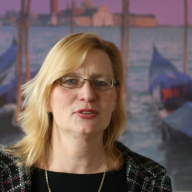 Ein freundlich blickende, blonde Frau Ein freundlich blickende, blonde Frau